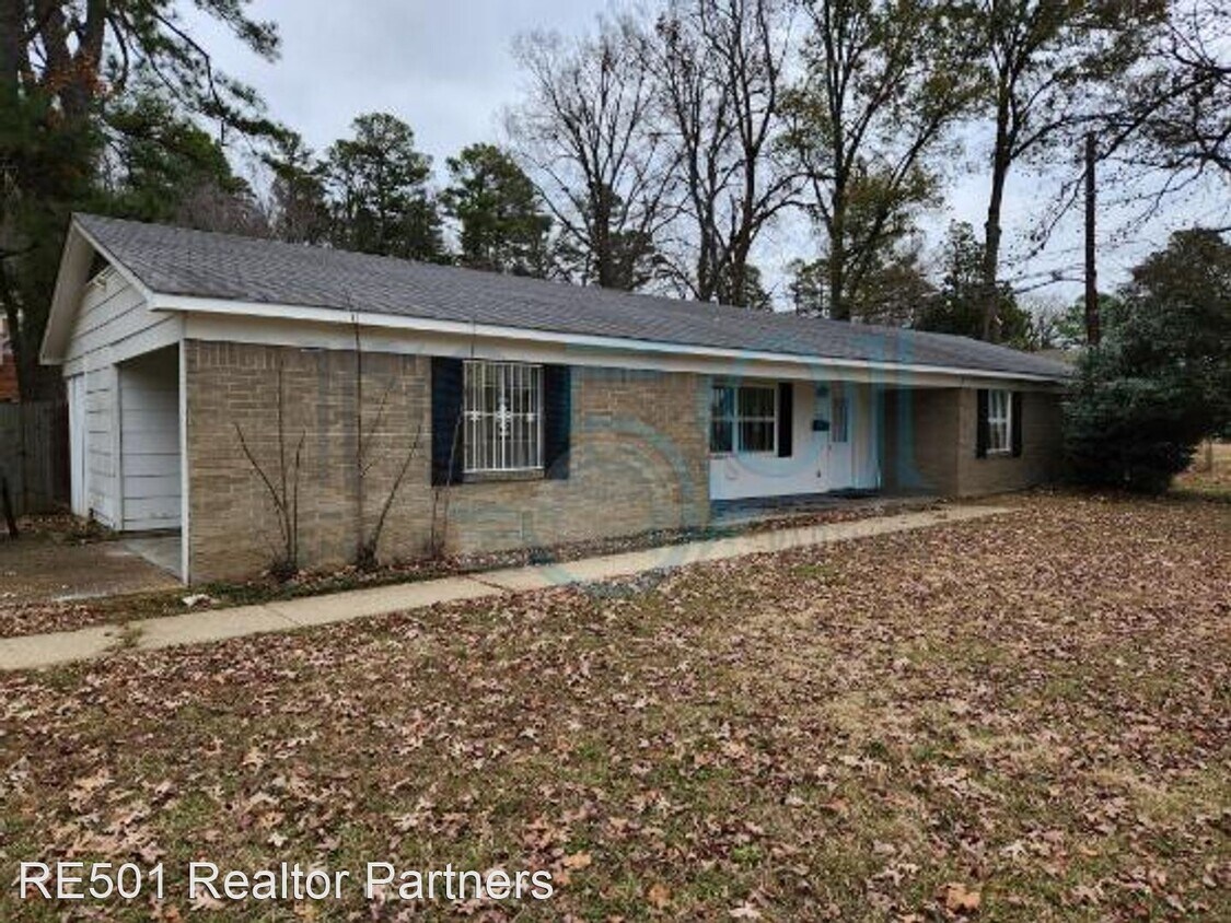 3 br, 2 bath House 9200 W. Markham House Rental in Little Rock, AR