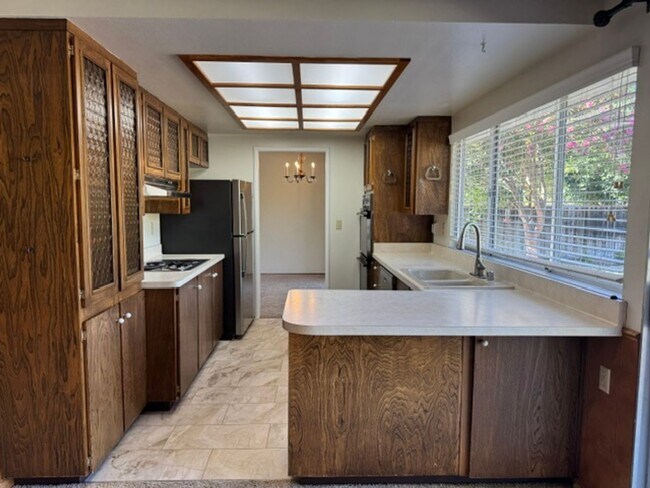 Foto del edificio - Single level home in Woodlands neighborhood-Walnut Creek