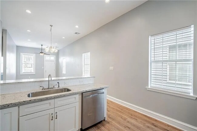 Building Photo - 2128 Toledano St