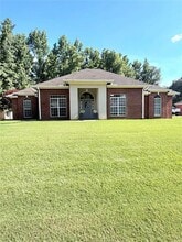 Building Photo - 607 Forest Trail