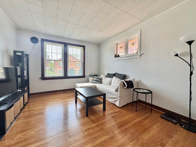 Foto del edificio - 3525-3527 Lawn Ave