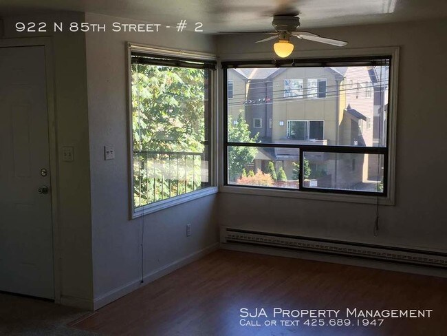 Building Photo - Cozy and Convenient Green Lake Apartment!