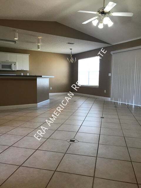 Building Photo - 222 Westview Dr