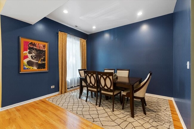 Building Photo - 4404 S Prairie Ave