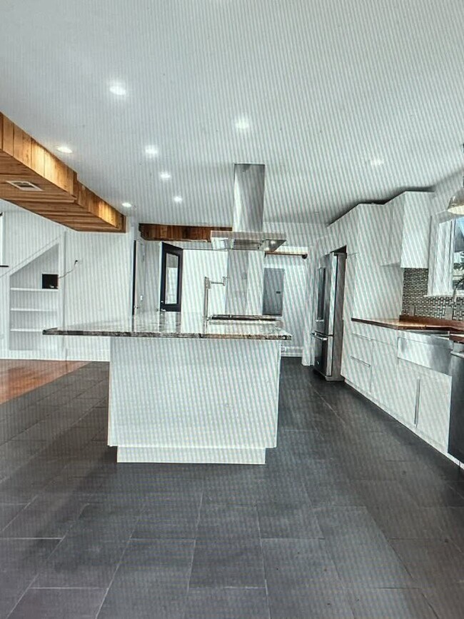 Foto del edificio - 7807 S Nagle Ave