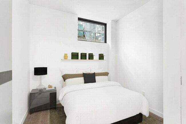 Building Photo - 302 E 96th St