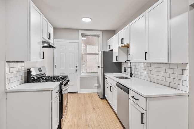 Building Photo - 7375 N Damen Ave