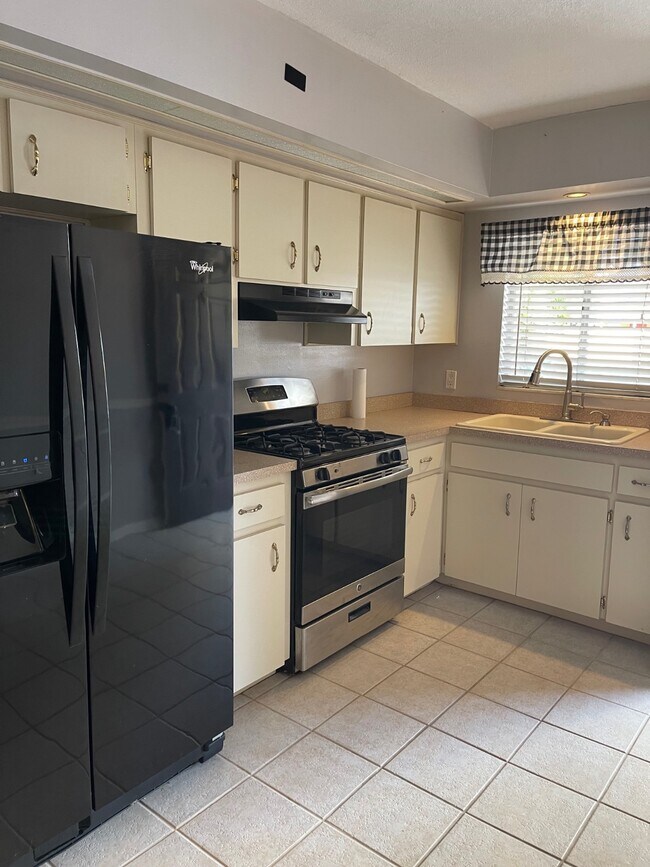 Foto del edificio - 817 Orchid Springs Dr