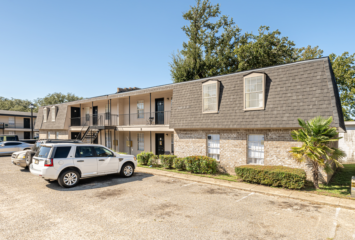 Primary Photo - Biloxi Oaks Apartments