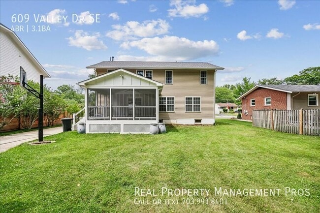 Photo - 609 Valley Dr SE- House