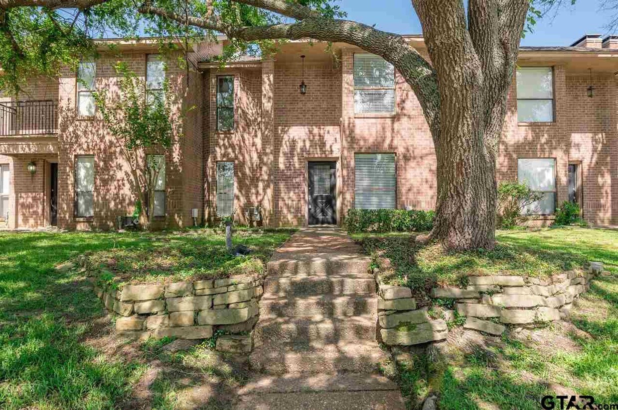 Primary Photo - 5825 Hollytree Dr