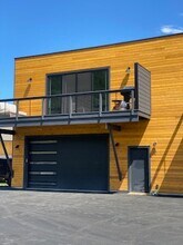 Building Photo - 334 Meadows Dr