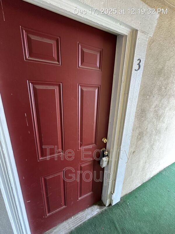 Building Photo - 830 Davis St