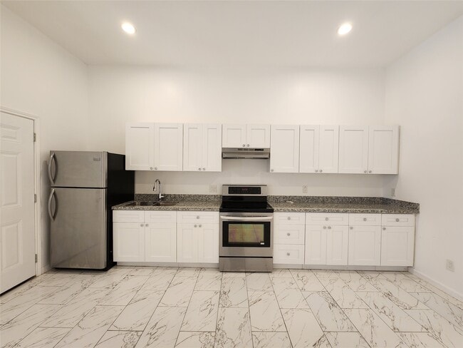 Foto del edificio - 5027 Creekmont Dr