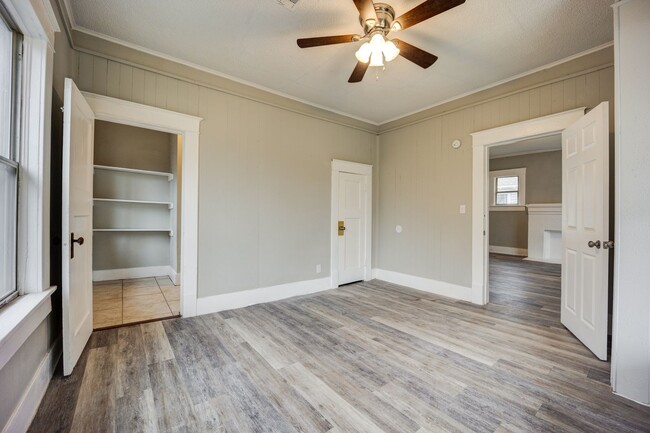 Building Photo - Freshly Updated 3 Bedroom Home