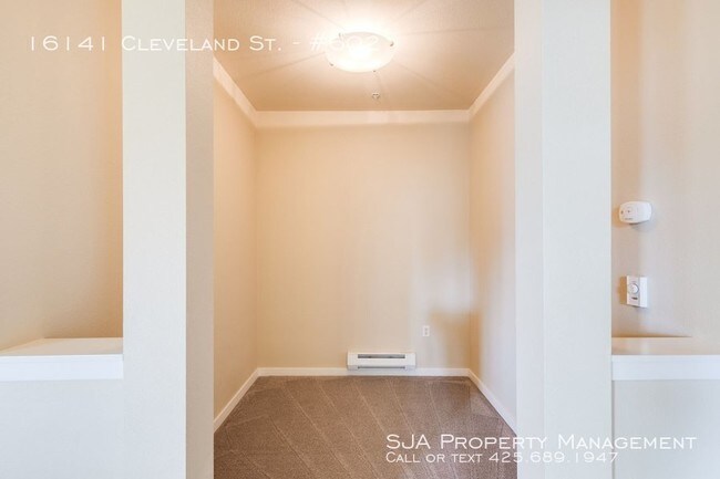 Foto del edificio - Top Floor 2 BR 2 BA Redmond Condo!