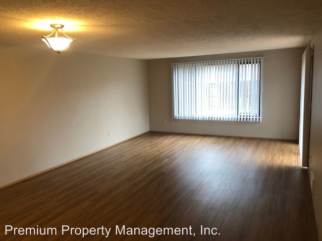 Building Photo - 6145-6155 Woodside Dr SE