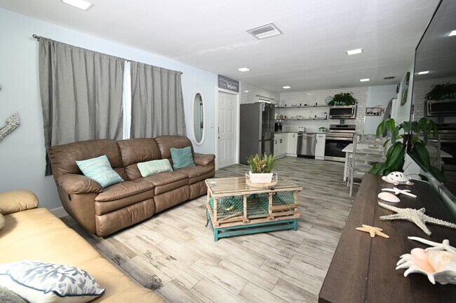 Foto del edificio - 206 Cape Coral Pkwy W