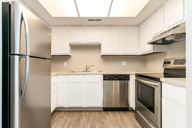Building Photo - 2083 Park Run Dr