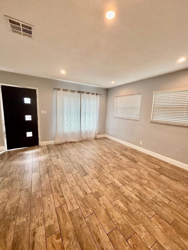 Building Photo - 7622 Cassino Ave