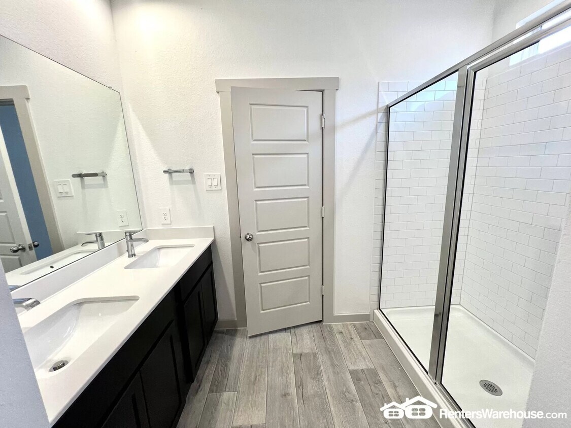 Foto principal - 3028 Gunnersbury Dr