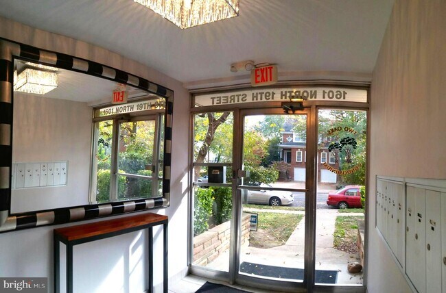 Foto del edificio - 1601 19th St N