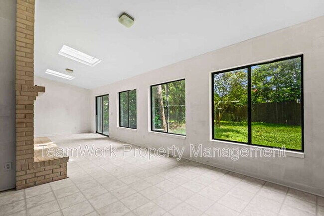 Foto del edificio - 9 Stallion Ct