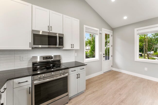 Foto del edificio - Medford Mews, Carriage House 317