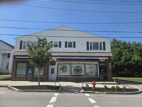 Building Photo - 118 Elm St