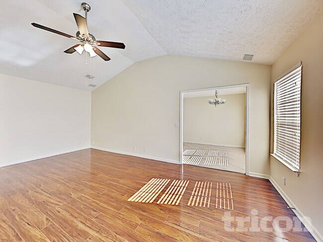 Building Photo - 3013 Weybridge Dr