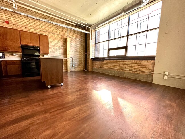 Foto del edificio - 302 S Lake Ave
