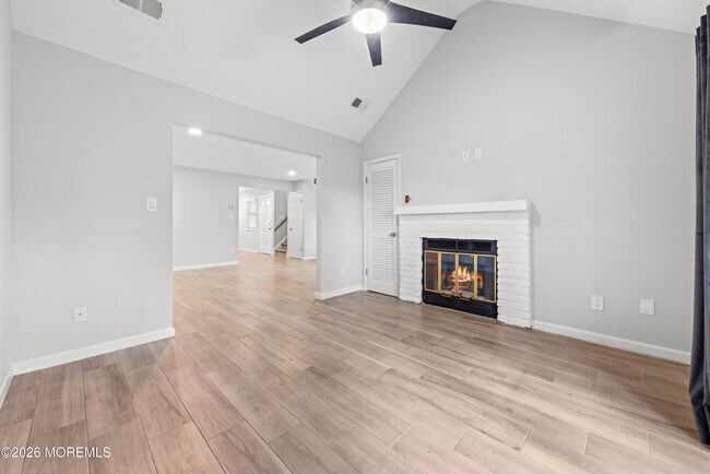 Building Photo - 15 Twain Ct