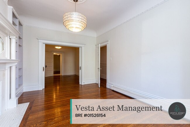 Building Photo - A Jaw-Dropping Light-Filled Three-Bedroom Home in the Heart of the City