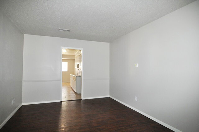 Foto del edificio - "COMING IN LATE JANUARY - Charming 3-2-2 home in the heart of Irving!"