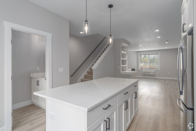 3 habitaciones, 2.5 baños - 1,698 pies cuadrados - Cocina - Alder Ridge Townhomes
