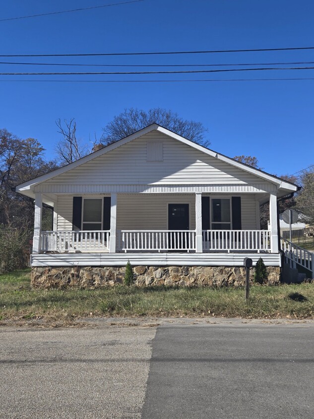 Primary Photo - Move In Special: Charming North Chatt House