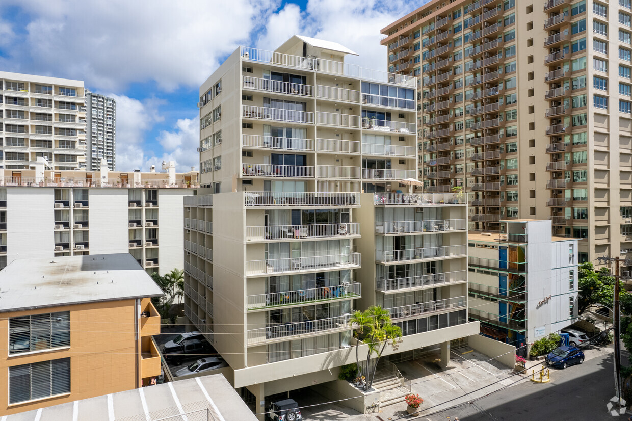 Tradewinds Plaza Waikiki