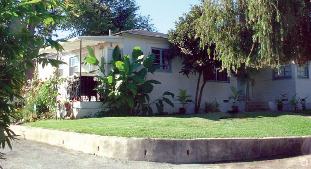 Building Photo - 158-160 W Los Angeles Dr