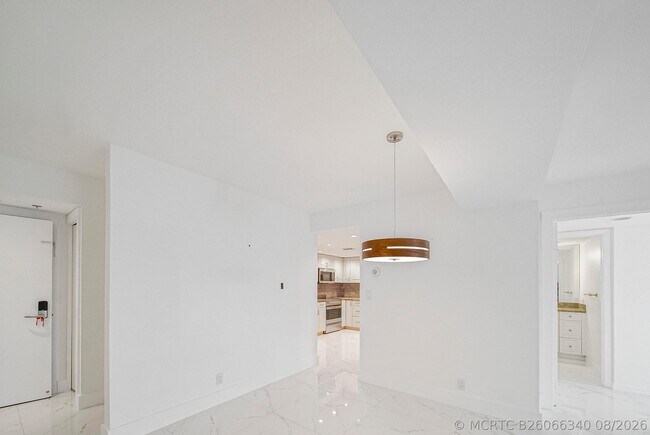 Foto del edificio - 16300 Golf Club Rd