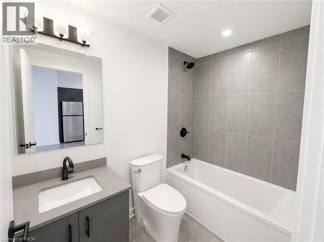 Photo du bâtiment - 4878 Powers Cmn