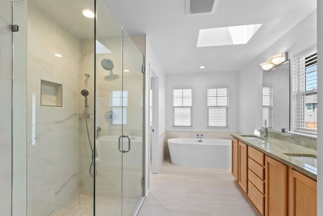 Photo - Immaculate Redmond Ridge Air-Conditioned B... House