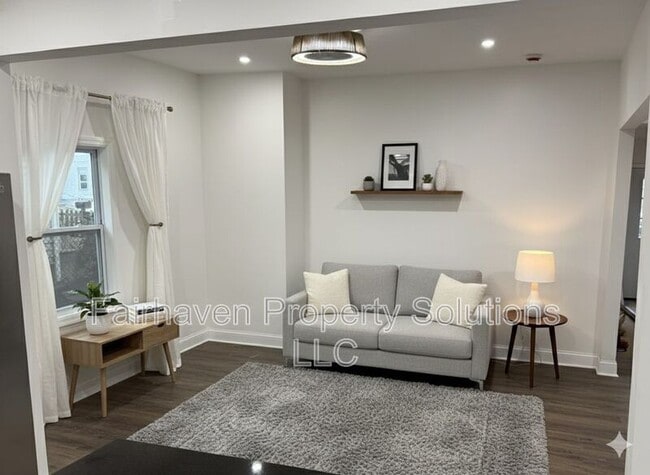 Foto del edificio - 2827 E 5th Ave