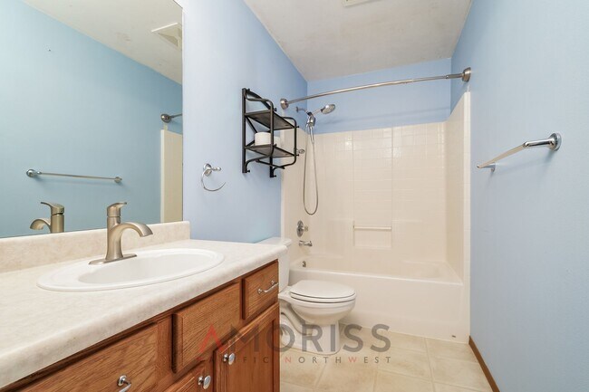 Foto del edificio - Spacious home in gated community