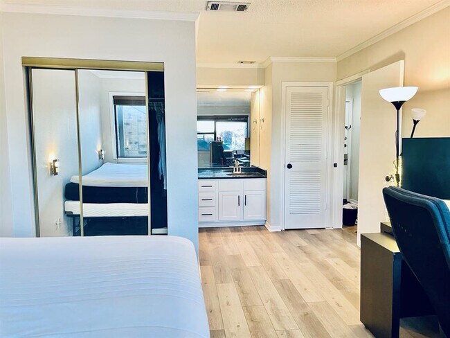 Foto del edificio - 8888 Tallwood Dr