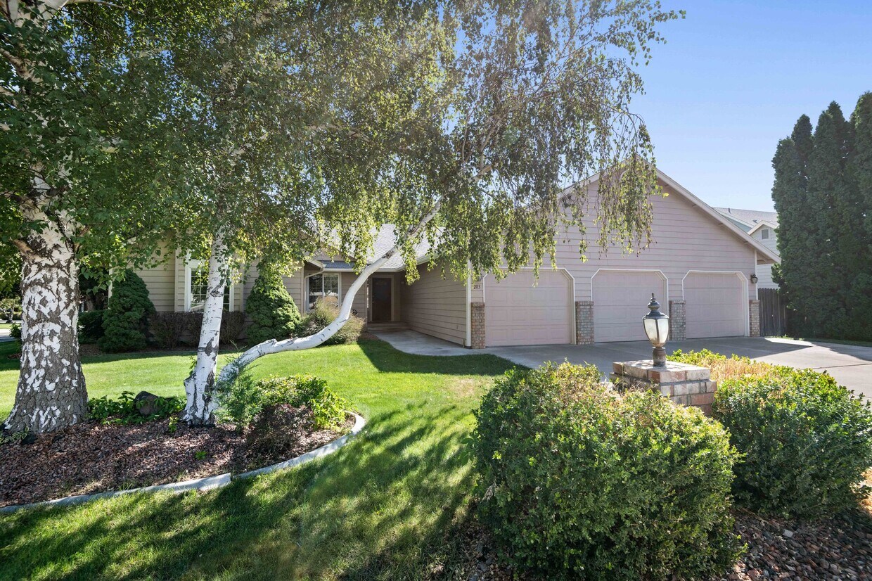 203 Brookwood Loop, Richland, WA 99352 House Rental in Richland, WA