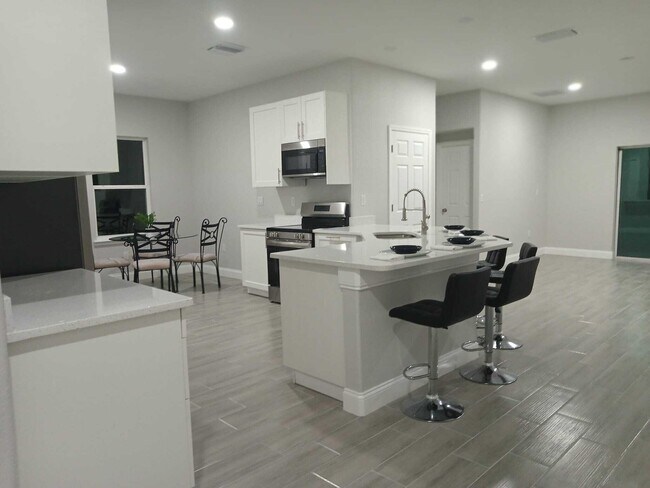 Building Photo - 571 San Filippo SE Dr