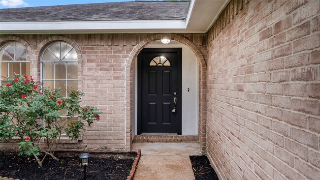 Building Photo - 10622 Highland Woods Dr