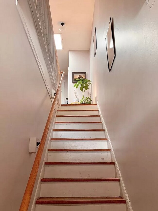 Foto del edificio - 2223 Parkwood Ave