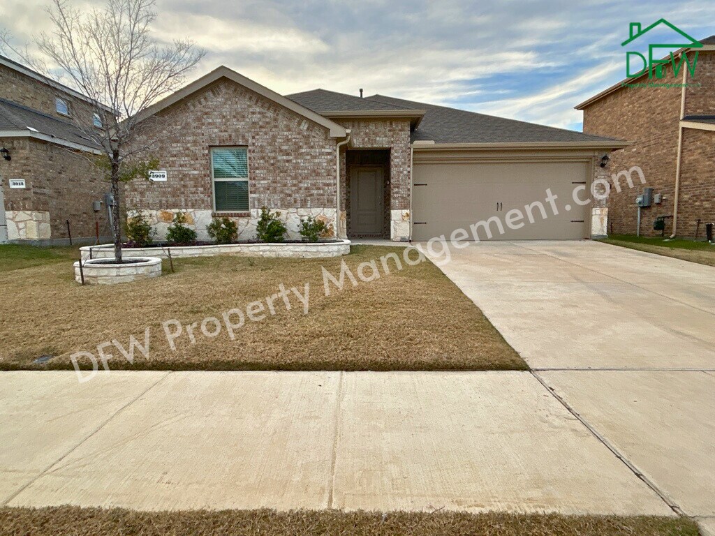 Primary Photo - 3909 Dickinson Ave