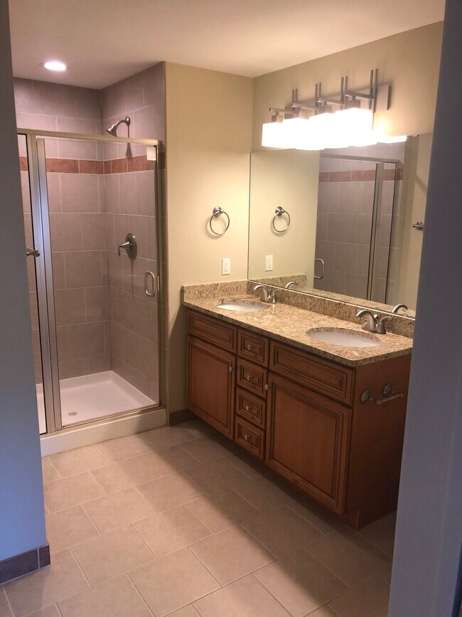 Foto del edificio - North McKnight Condos